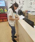 Dobrovoľníci v našej knižnici - Tyzden dobrovolnictva v Hornonitrianskej knižnici (7)
